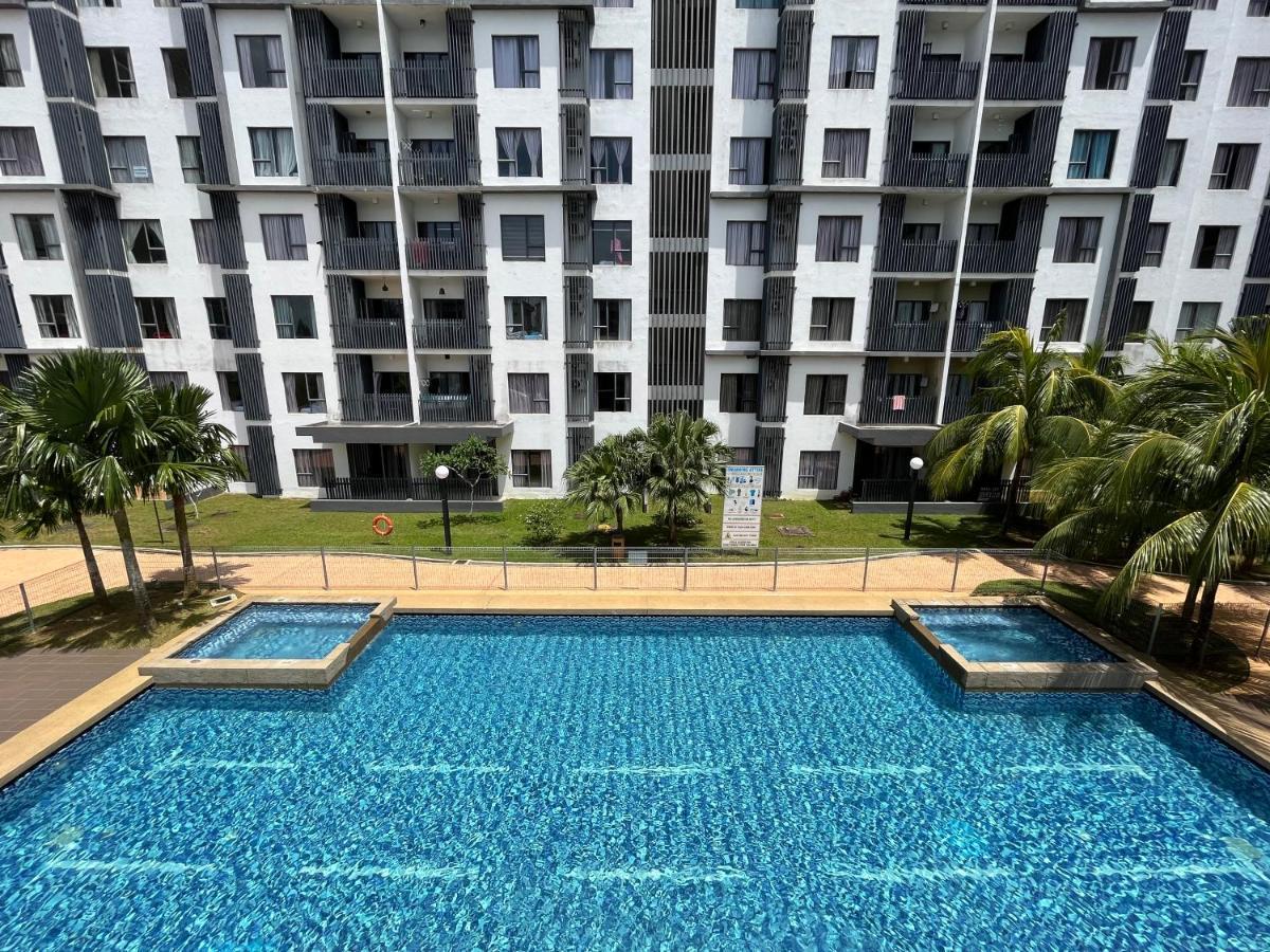 Sg Resort Residence - Beach & Waterpark Куантан Экстерьер фото